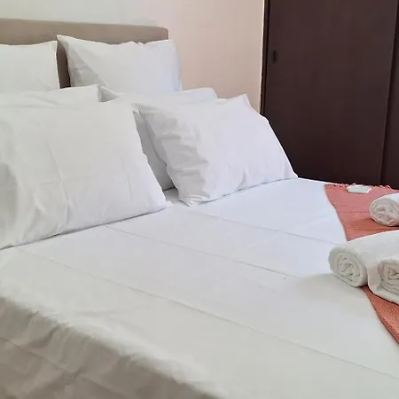 Chill By The Sea- Apartman *